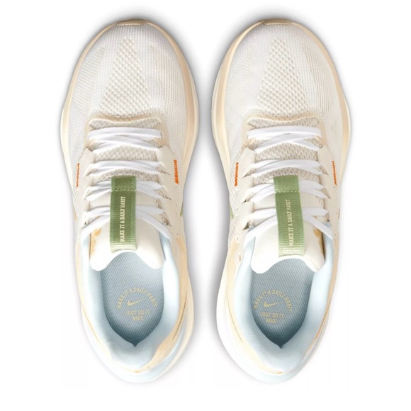 Nike Women's Structure 25 Running Shoes in Sail - Picture 2 of 9